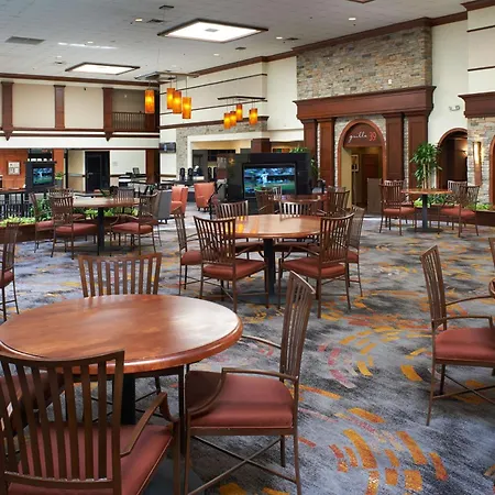 Doubletree By Hilton Dearborn-3