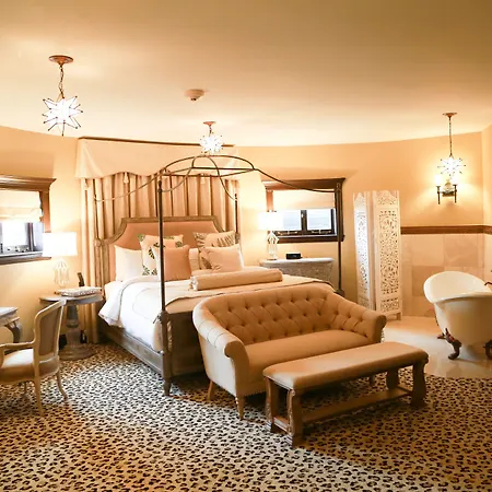 The Detroit Club-2
